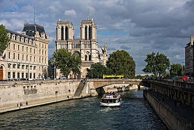 《东方弹幕神乐 失落幻想 with 追加乐曲包 第 1 弹》   25年7月正式于亚洲推出优惠组合包